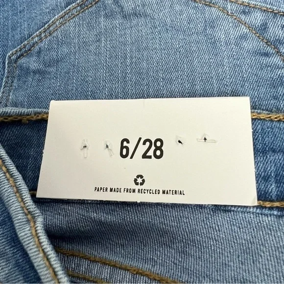 NWT KENSIE Jeans Women’s Bermuda Blue Jean Shorts Sz 6/28 Medium Wash Distressed - Picture 5 of 14